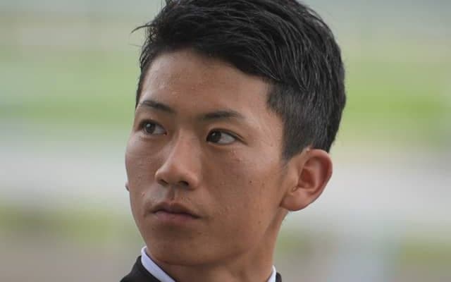 【JRA】落馬負傷の荻野極騎手は右母指・中手骨基部骨折、前額部擦過創の診断