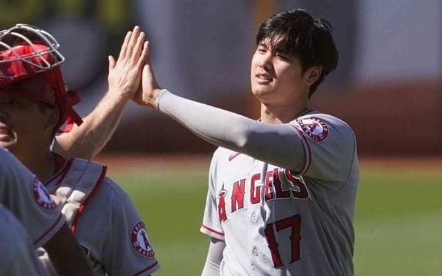 【MLB】大谷翔平、ユニ姿でも分かる“3年間の肉体変化”にLA実況驚愕「見違えるように力強く」