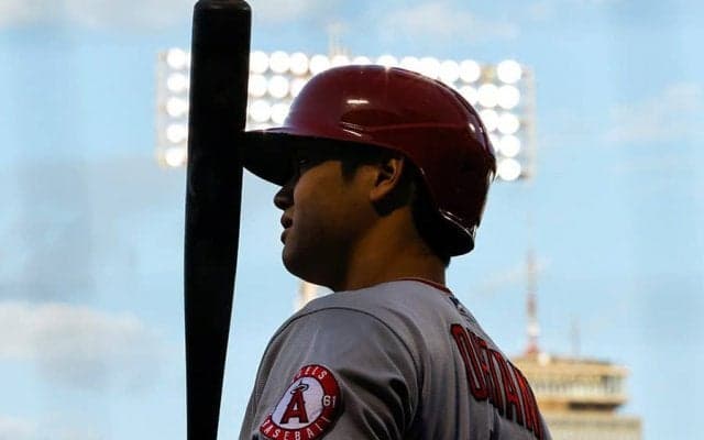 【MLB】大谷翔平、浮き出る上腕筋が「顔の雰囲気と合ってない笑」　撮影で披露した肉体美