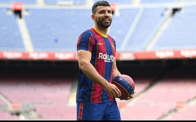 アグエロ、バルサ移籍の「迷いなかった」…入団会見で親友メッシの残留も期待！