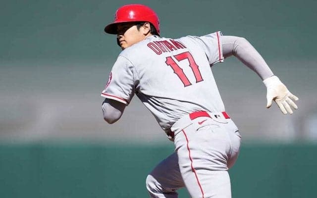 【MLB】大谷翔平の挨拶が審判にも浸透？　三塁で交わした軽い会釈に米実況席も関心「最高だ」