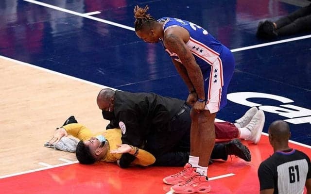 【NBA】八村塁の試合で珍事　乱入ファンへかました“警備員タックル”に反響「クレイジー」