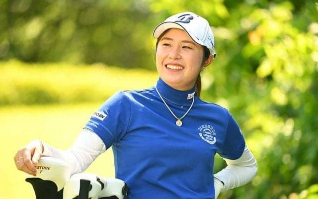 大里桃子が“お～い大里”ボトル公開　伊藤園のV祝福パッケージに「商品化して」の声