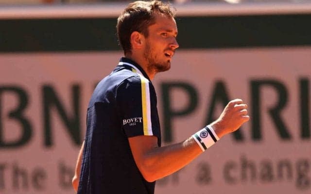 メドベージェフが5度目の正直！フェデラーは16ヶ月ぶりのGS白星［全仏オープン］