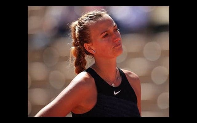 会見で転倒し負傷 全仏OP棄権