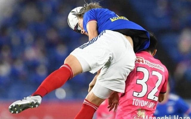 大住良之の「この世界のコーナーエリアから」連載第61回「サッカーからヘディングがなくなったら」(1) 「新ルール」で変わったハンドの判定