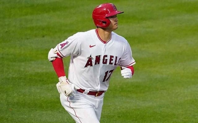 大谷翔平、完全ボール球を叩いた“13号証拠写真”に米驚愕「何でその球を」「狂気」【5月の二刀流】