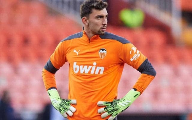 バレンシアが生え抜きGKリベロと2024年まで契約延長