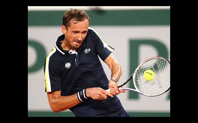  メド 苦戦も全仏初の3回戦へ 