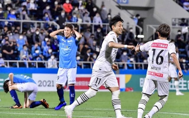 小林悠と長谷川竜也「2点目コンビ」が魅せた「かわいすぎる＆仲良しすぎる仕草」