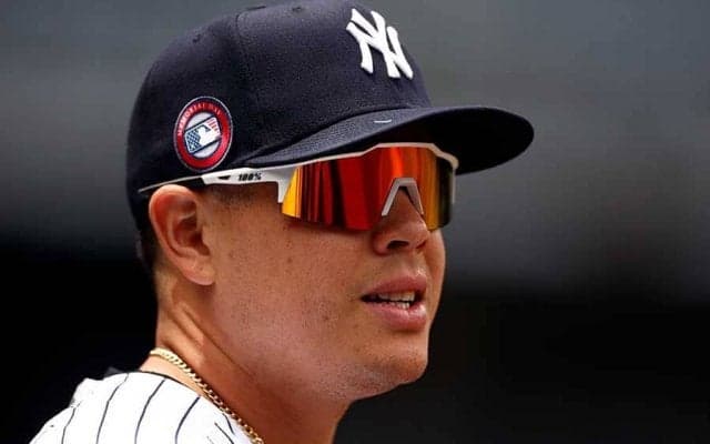 【MLB】内野手がネットに頭から突入　宙に浮いた“ダイブの瞬間”に米衝撃「空中を泳いでる」