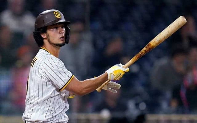 【MLB】打ったダルビッシュが一番驚いた？　衝撃の“バスター二塁打”は「どこ飛んだか…」