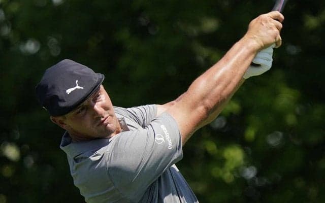 デシャンボー、357yドライバーで“森越えショートカット”　米興奮「これは狂っている」