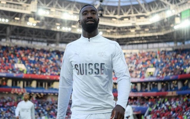 アーセナルで11年過ごしたジュルーが現役を引退、ダブル酒井とも同僚、スイス代表で3度W杯出場