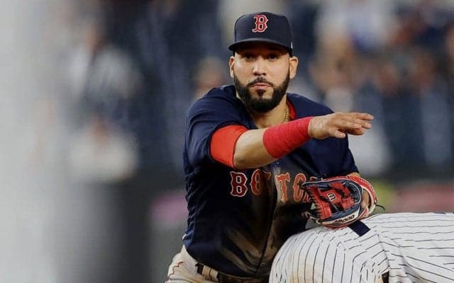 【MLB】内野安打を防いだ二遊間の“2段階キャッチ”　あうん呼吸の連係は「筋書き通り」