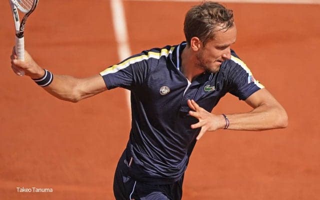メドベージェフが8強入り、クレーは苦手のはずが「ハードのようにプレーすればいいと学んだ」[全仏オープン]