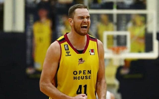 群馬がブライアン・クウェリを自由交渉選手リストへ公示