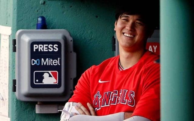 【MLB】大谷翔平のカジュアル私服写真にファン大興奮「良い写真」「ケースの中身が知りたい」