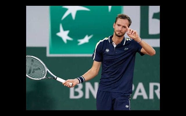 メド 不意打ちサーブも失敗