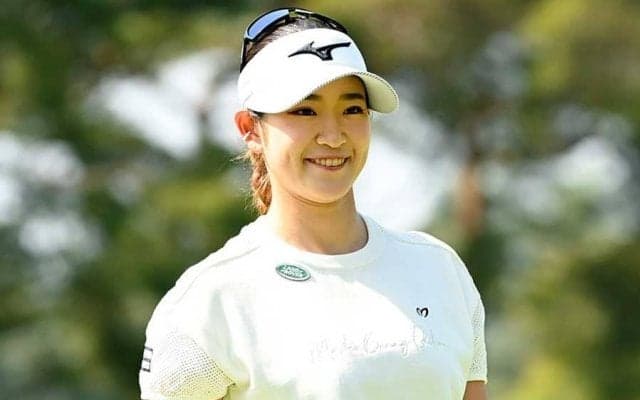 原英莉花＆金田久美子、白黒ウェアで“べったりの1枚”に反響「きらきら可愛すぎ」