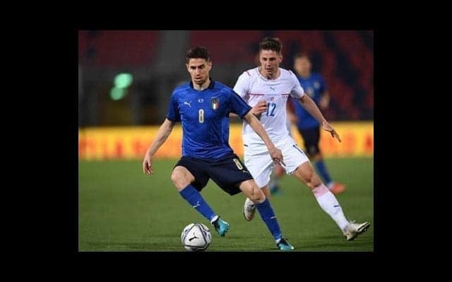 イタリア代表が現代的サッカーに変貌。不可欠なMFの独特なスタイルとは