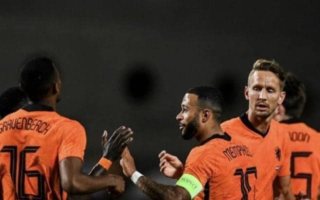 デパイ、バルサ移籍は「まだまだ先の話」「今は代表に集中」