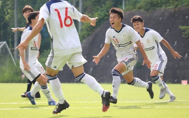 [男子サッカー]接戦の末逆転　首位中大を３－２で撃破!!