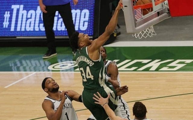 バックスが3点差の接戦を制し反撃…ジャズはホームで連勝／NBAプレーオフ