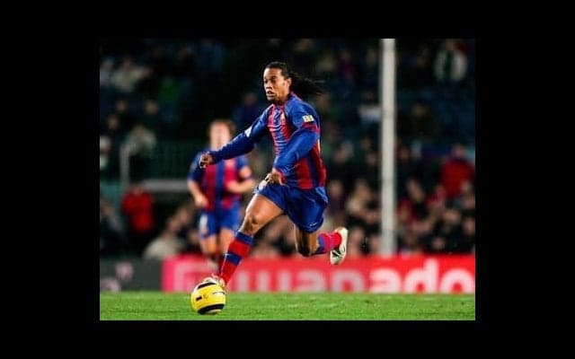 ロナウジーニョは足ワザのレジェンド。完コピの難度を石川直宏に聞いた