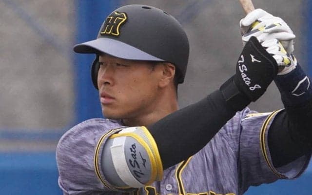 阪神ドラ1佐藤輝、田中将との“モノノフ対決”で16号ソロ！　交流戦新人最多打点に並ぶ