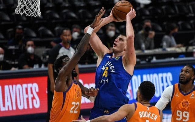 MVPのヨキッチが驚異的なトリプルダブルを残すもナゲッツがサンズの前に3連敗