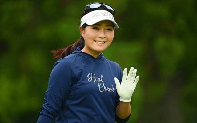 青木瀬令奈、4打差逆転で1470日ぶり2勝目！　2位に稲見、山下＆西郷の19歳コンビ