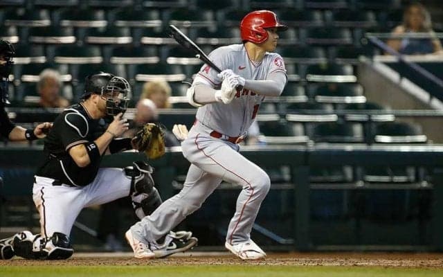 大谷翔平、自打球翌日の“お構いなし安打”に球団OB困惑「アハハ、MLBで他にいる？」