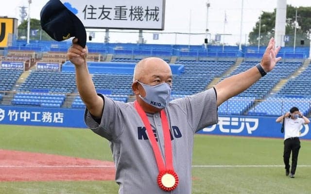 【大学野球】「自分が勝ちたい」から、「選手が勝ちたい」へ　日本一慶大・堀井監督の指導
