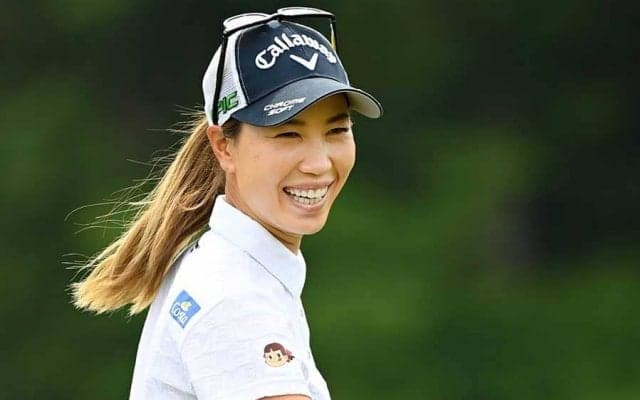 上田桃子が“入籍シャツ”で結婚報告　盟友・宮里藍さんも「最高のTシャツ！」と反応