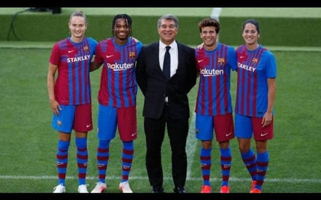 バルサ 2021-22へ新ユニを公式発表！エンブレムを意識したデザインが話題