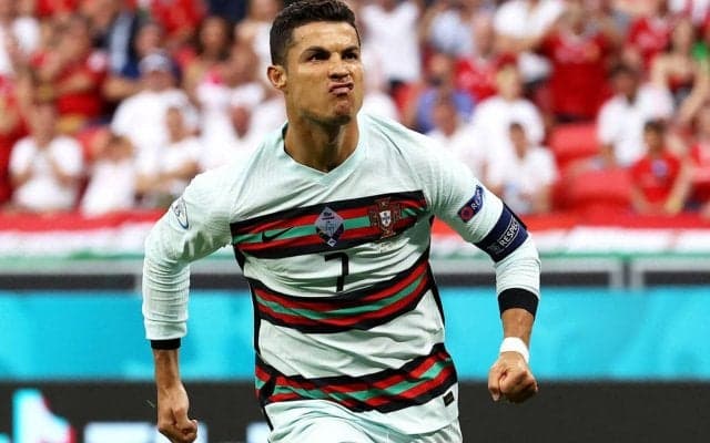 C・ロナウドの行動が4400億円の損失に!? 会見時にコカ・コーラの株価が下落