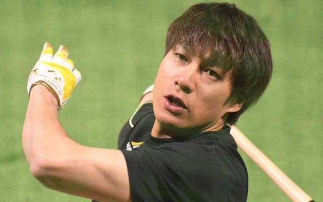 「ギータしか振れん」鷹・柳田、“巨大バット”での轟音スイングにファン驚き