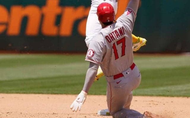 【MLB】大谷翔平、快足飛ばしてバント安打＆盗塁　「今季4人目」の記録にMLB公式も注目