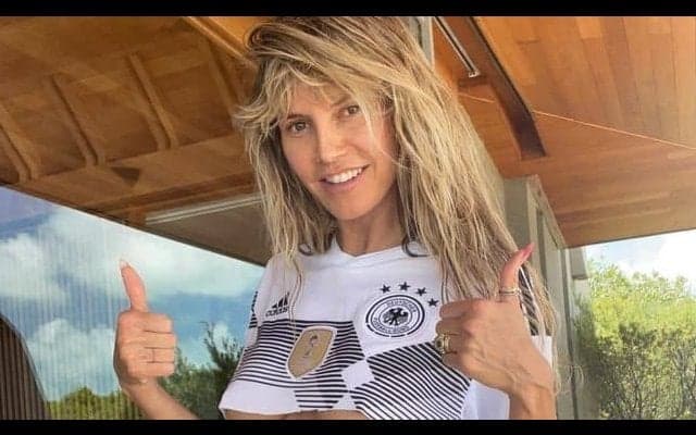 世界的ドイツ人モデルが下乳露出のセクシーショットで祖国代表にエール