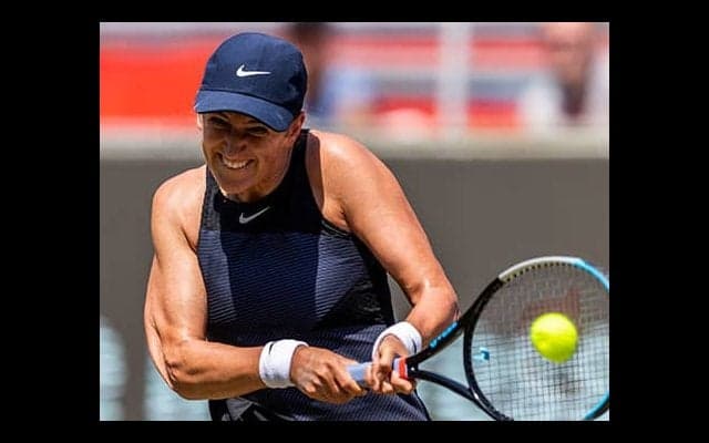 アザレンカ 今季3度目の8強へ