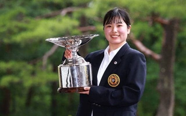 18歳の尾関彩美悠が日本女子アマ制覇　4打差を逆転