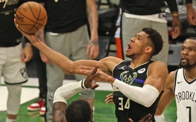 バックスがネッツに快勝…ホリデー、ミドルトン、ヤニスの3選手で89得点／NBAプレーオフ