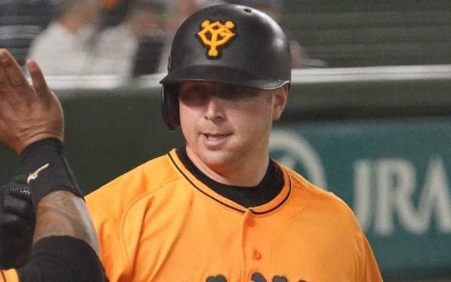 「ダディ！　ダディ！」と抱きつき大喜び　巨人退団のスモーク、娘と感動の“再会劇”