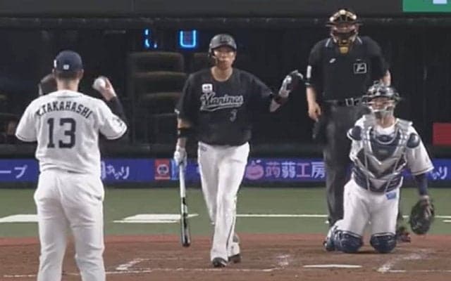 「ブチギレてんのかと思った…」 突然マウンドに歩み寄ったロッテ角中にファン爆笑