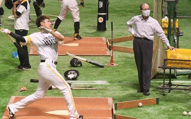 鷹・王会長「練習でいい形で打っても…」　チーム不振で柳田＆真砂に熱血指導
