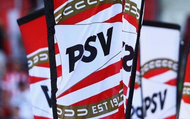 堂安律は着る？PSVが90年代風の紫アウェイユニフォームを発表