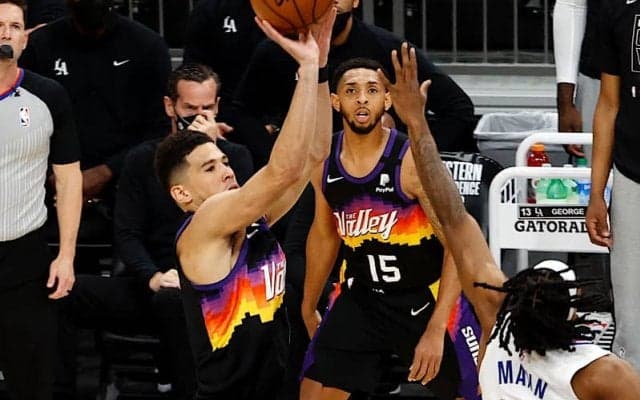 サンズが白星スタート、ホークスは東の決勝へ進出／NBAプレーオフ
