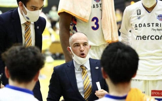 茨城ロボッツ、チームをB1昇格へと導いたリチャード・グレスマンHCと契約継続