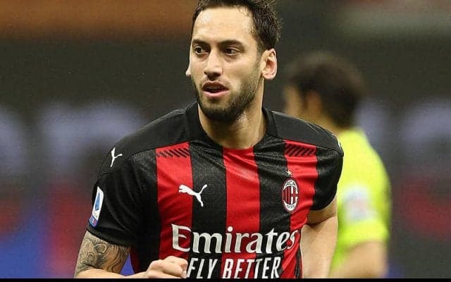 インテルがミランからチャルハノールを獲得!　契約満了に伴い実力者をフリーで獲得